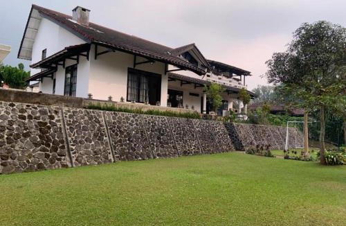 Cisarua Hostel | Hotel Kay Palace