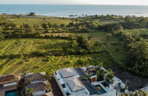 Beraban Villa | Villa Ruta II - Luxury 2BR Tropical Villa next to Luna Beach Club and Nyanyi beach