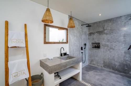 Beraban Villa | Villa Ruta I - Sumptuous 2BR Luxury Villa next to Luna Beach Club and Nyanyi Beach