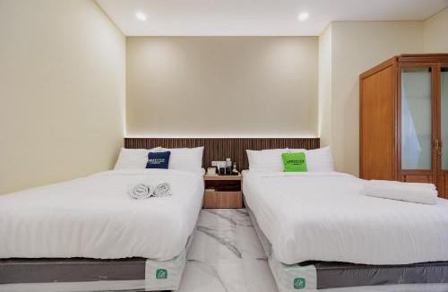 East Jakarta House | Urbanview Hotel Syariah Viero Condet