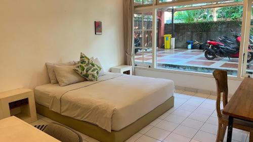 Batu Bolong House | Casavina residen kubu manyar 201