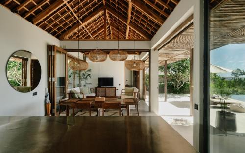 Gerupuk Villa | Villa Svalen