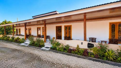 Sumbawa Barat House | Homestay Sadikin Scar Reef Beach Jelenga