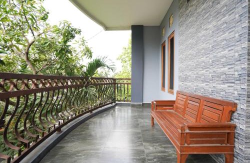 Mlati Hotel | RedDoorz Syariah near Monumen Jogja Kembali
