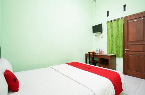 Mlati Hotel | RedDoorz Syariah near Monumen Jogja Kembali