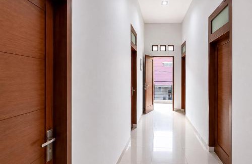 Pondok Ranji House | RedDoorz at Residence Bintaro