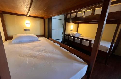 Kecamatan Kopang Hostel | Golden Hostel Komodo Trip Transit Hotel