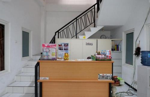Semarang House | RedDoorz near Plaza Simpang Lima