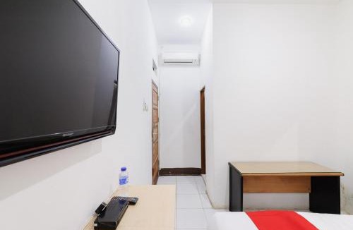 Palembang Hotel | RedDoorz at Jalan Bangau Palembang