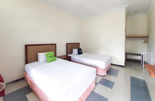 Sidomulyo Hotel | Urbanview Hotel Grand Palem near Alun Alun Batu