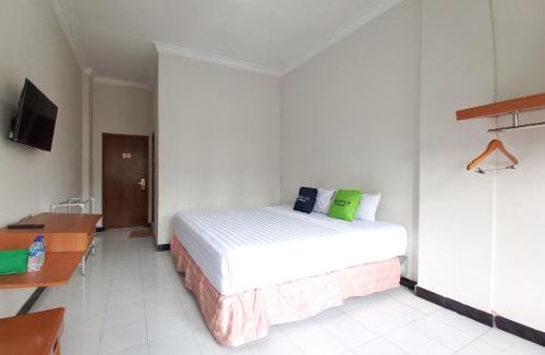 Sidomulyo Hotel | Urbanview Hotel Grand Palem near Alun Alun Batu