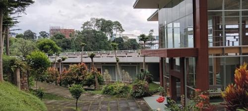Ciburial Hotel | Townhouse Oak Hotel Pondokan Tjiburial