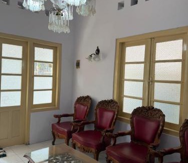 Central Yogyakarta Villa | Ndalem Suryomentaraman