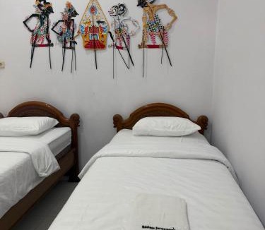 Central Yogyakarta Villa | Ndalem Suryomentaraman