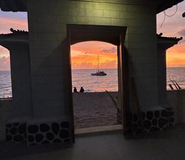 Senggigi Resort | Alice Beach Club & Resort