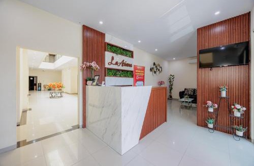 West Cirebon Hotel | RedDoorz Plus @ La Asiana Guest House