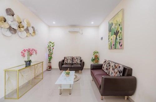 West Cirebon Hotel | RedDoorz Plus @ La Asiana Guest House