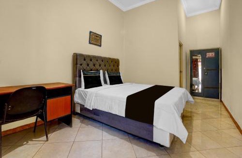 Sumberagung Hotel | OYO 95262 Hotel Djatmiko Villa's Family Syariah