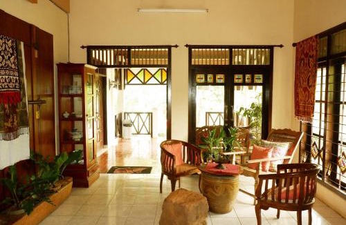 Oro Oro Ombo Hotel | Hotel O Cemara's Homestay