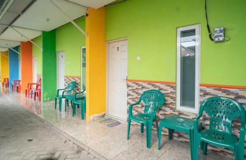 Sidoarjo Hotel | RedDoorz Syariah near Lippo Plaza Sidoarjo