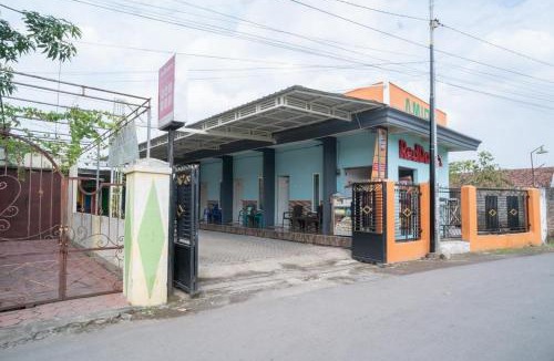 Sidoarjo Hotel | RedDoorz Syariah near Lippo Plaza Sidoarjo