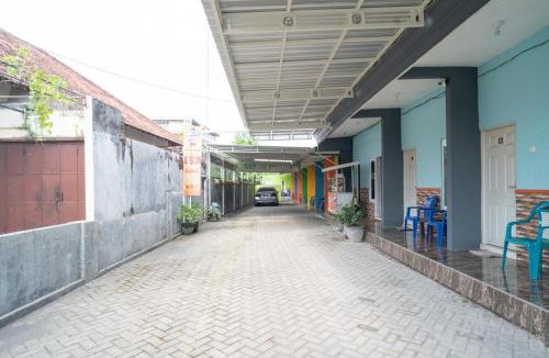 Sidoarjo Hotel | RedDoorz Syariah near Lippo Plaza Sidoarjo