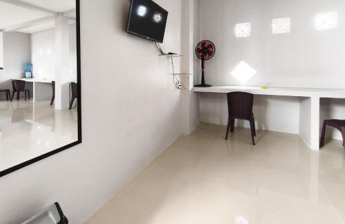 Mataram Hotel | The Silas Room Mitra RedDoorz