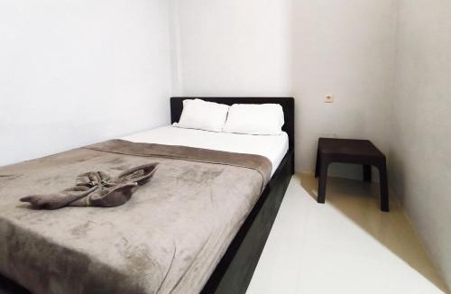 Mataram Hotel | The Silas Room Mitra RedDoorz