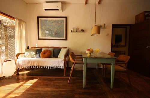Uluwatu House | Cozy Bali House for Friends, Family and Digital Nomads