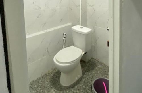 Tembalang Hotel | OYO 95038 Khanza Stay