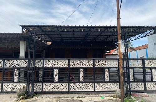 Bejijong House | Guest House Brahu Syariah