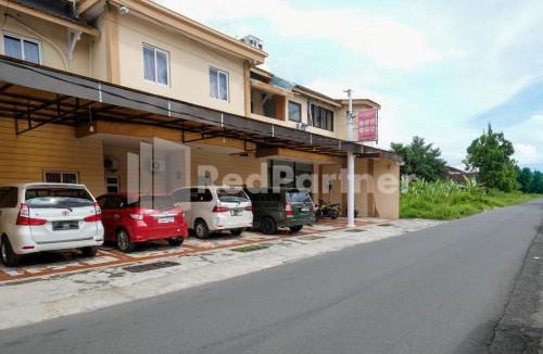 Sinduadi Hotel | Aster Triplets Guest House JCM Mitra RedDoorz