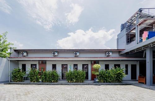 Banaran Hotel | RedDoorz Near Dr Oen Solo Baru Hospital