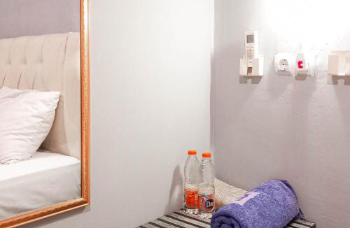 Sidoarjo Hotel | RedDoorz at Deluxe Hotel near Terminal Purabaya Bungurasih
