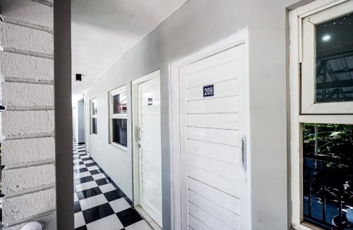Laweyan House | RedDoorz near Solo Square 3