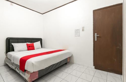 Gandaria-selatan Hotel | RedDoorz near Pondok Indah Water Park