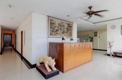 Jakarta House | RedDoorz Plus near Green Pramuka Square Mall