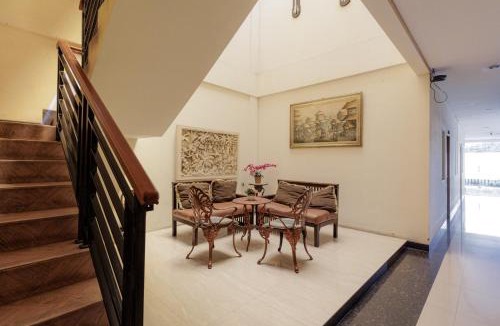 Jakarta House | RedDoorz Plus near Green Pramuka Square Mall