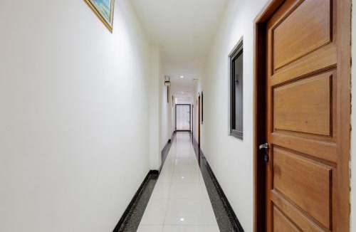 Jakarta House | RedDoorz Plus near Green Pramuka Square Mall