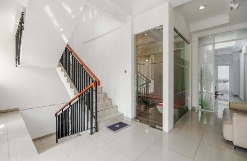 Pancoran House | RedDoorz Syariah Plus near Pancoran 2