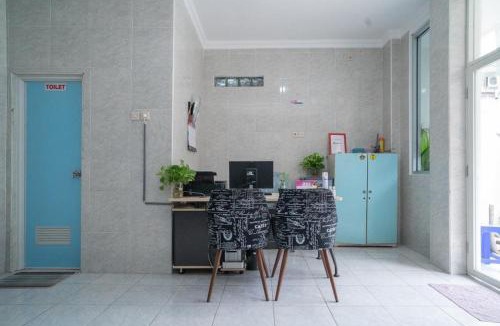 Siwalankerto House | RedDoorz Plus near Cito Mall Surabaya