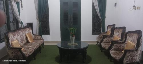 Jetis House | Adiyantum Homestay