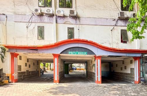 Surabaya Hotel | Hotel Pasar Besar RedPartner near Tugu Pahlawan