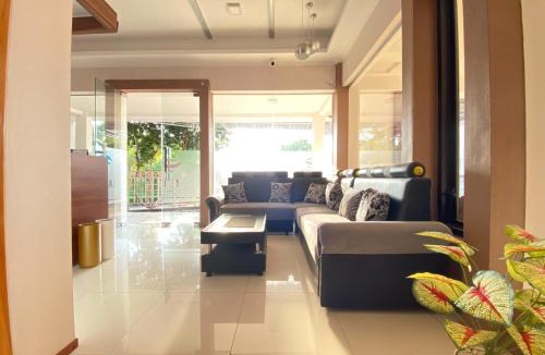 Probolinggo House | RedDoorz at The Canal Homestay Probolinggo
