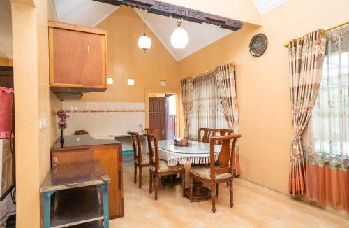 Ngemplak Hotel | Griya Mustika Homestay Syariah Cangkringan Kaliurang RedPartner