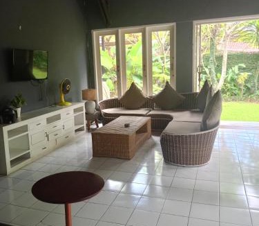 Batu Bolong House | Casavina residen kubu manyar 201