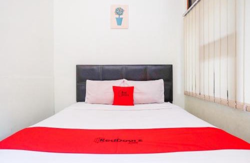 Maguwo Hotel | RedDoorz near Lotte Mart Maguwoharjo Yogyakarta