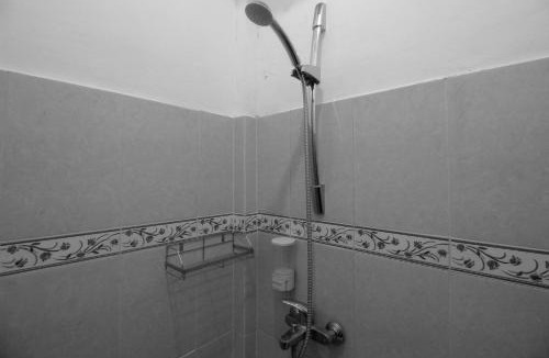 Surakarta Hotel | OYO 94919 Nay Guesthouse Dan Kost