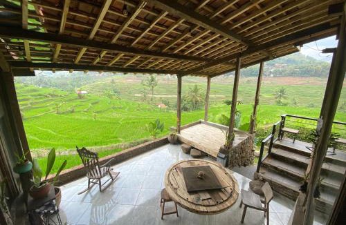 Bandung Villa | Villa Cetok Syariah - Nuansa Pedesaan
