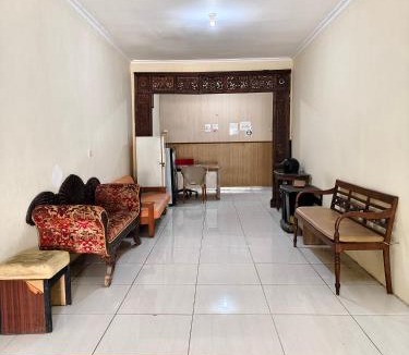 Darmo House | Chill-Inn near Surabaya Zoo Syariah